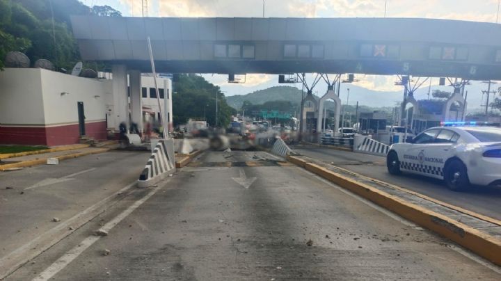 (VIDEO) Tráiler choca contra caseta en autopista del Sol; hay 1 muerto y 4 heridos