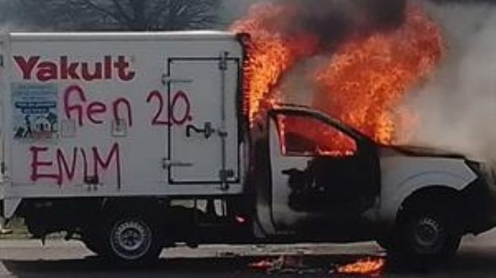 Estudiantes de escuelas rurales queman un vehículo en protestas