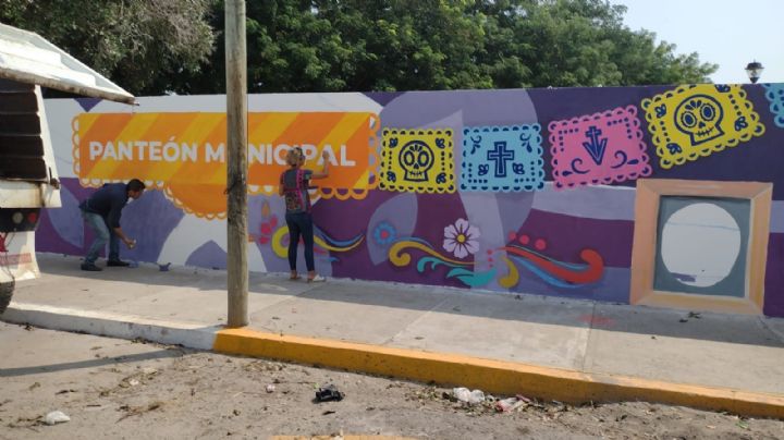 (Fotos) Día de Muertos 2022: Elaboran mural en el panteón municipal de Veracruz