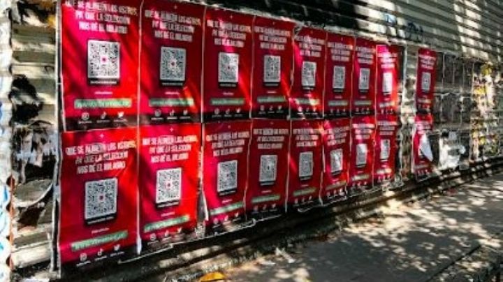 Misteriosos carteles rojos aparecen en la calle ¿alguien sabe de qué se trata?