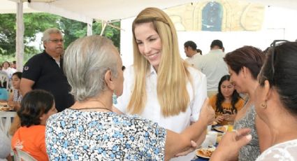 La alcaldesa se reúne con los vecinos de la colonia Tarimoya I en un desayuno comunitario