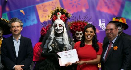 Realza Alcaldesa tradiciones mexicanas con  altares y catrinas en Palacio Municipal