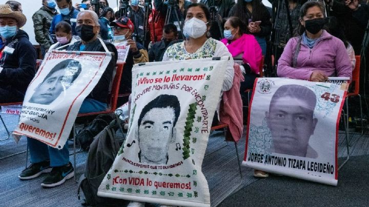 Caso Ayotzinapa: Palomita azul de WhatsApp, clave para 'tumbar' informe de Encinas, dice GIEI