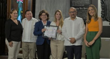 La alcaldesa Patricia Lobeira de Yunes entrega reconocimientos a arquitectos del Puerto de Veracruz