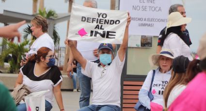 BCS: Marcha en defensa del INE