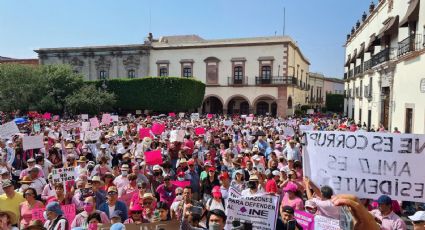 Se suman queretanos a marcha nacional para defender al INE