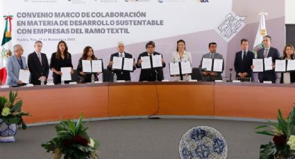 Miguel Barbosa firma acuerdo con empresas textiles para frenar impactos al medio ambiente