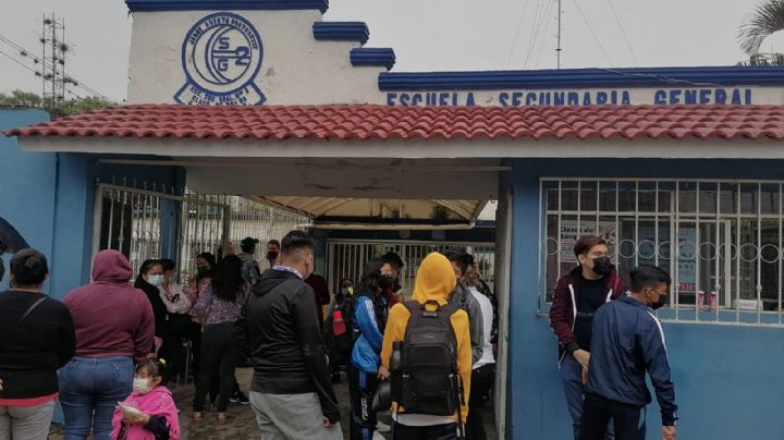 Otro bloqueo escolar: No hay maestros y 'cero' limpieza en la secundaria "Jorge Cuesta Porte"