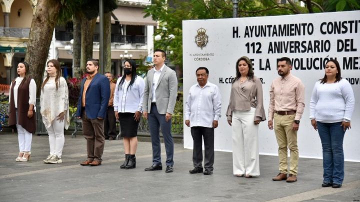 Con desfile conmemoran el Aniversario de la Revolución Mexicana en Córdoba