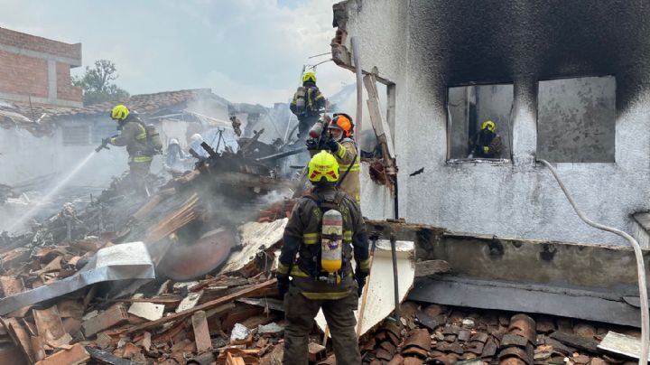 (VIDEO) Cae avioneta en zona residencial de Colombia; mueren 8 personas