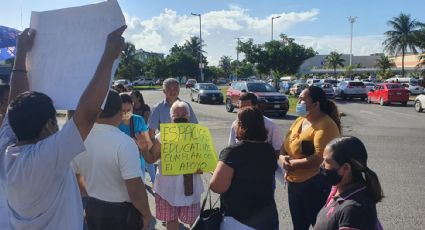 Padres de familia exigen con 'bloqueos', reparación de energía eléctrica en escuela de Veracruz