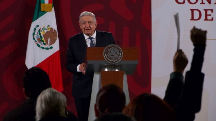 Marcha por el INE: AMLO pide mover evento de beisbol en el Zócalo para protesta