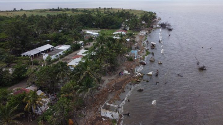 VIDEOS: Mar “se traga” casas en una comunidad de Tabasco; estas ciudades podrían desaparecer