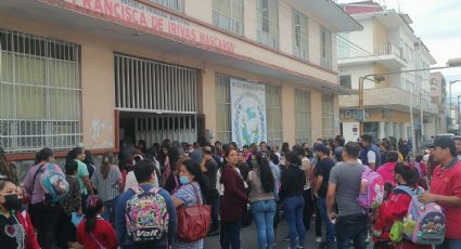 (VIDEO) Protestan padres de familia por supuesto abuso a una menor de edad en Córdoba