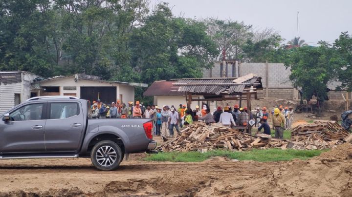 Obreros se manifiestan de nuevo en Coatzacoalcos, por la construcción del cuartel de la GN