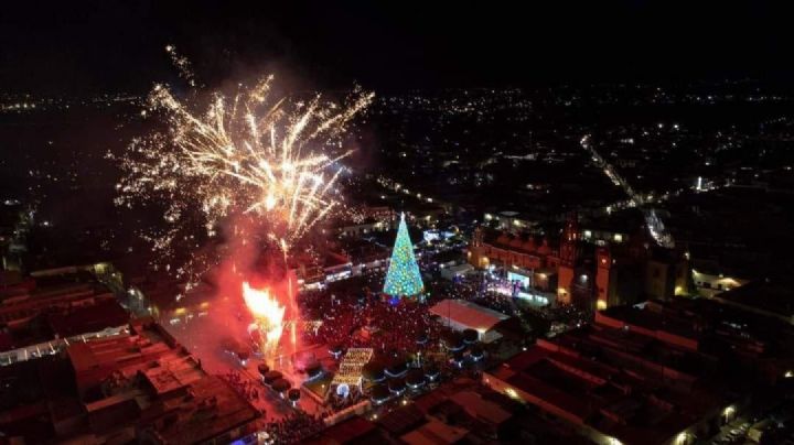 Festival Alegría Querétaro 2022: Encienden pino monumental de 30 metros