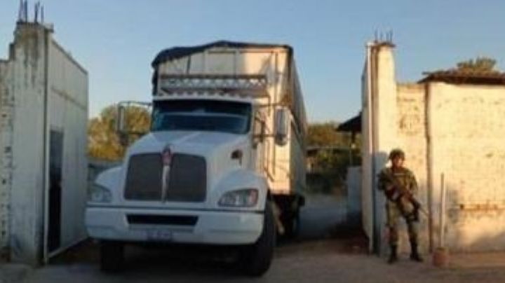 Decomisan combustible robado, dentro de una propiedad gubernamental