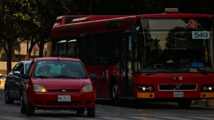 ¿Cuál es la multa por invadir el carril del Metrobús?