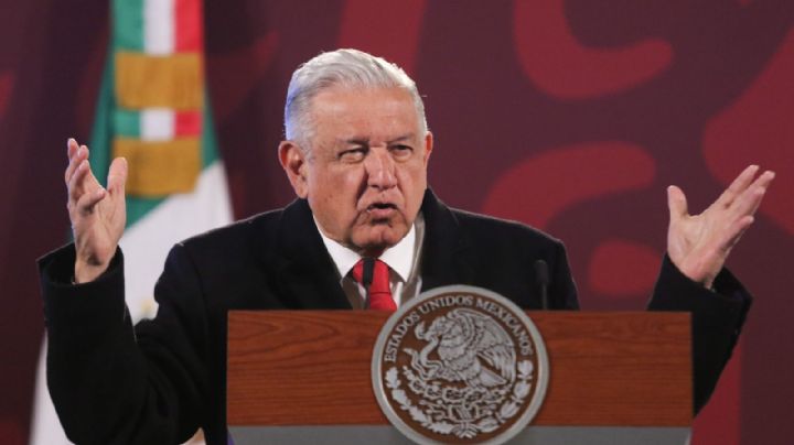 AMLO vs. Loret: Presidente alista oficio para INAI; "medios son de interés público", alega