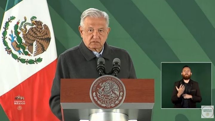 AMLO reta a Loret tras rechazo del INAI: pide su aval para "probar" su sueldo