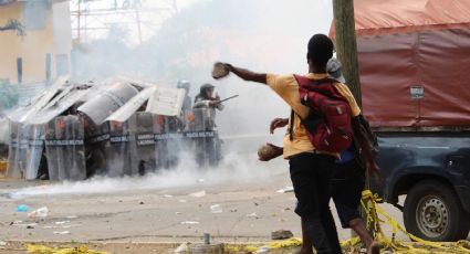 Migrantes en Tapachula acusan que autoridades tiraron sus papeles a la basura