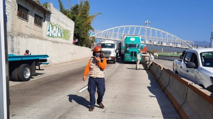 Paso Exprés de Cuernavaca: tráiler provoca carambola; hay heridos