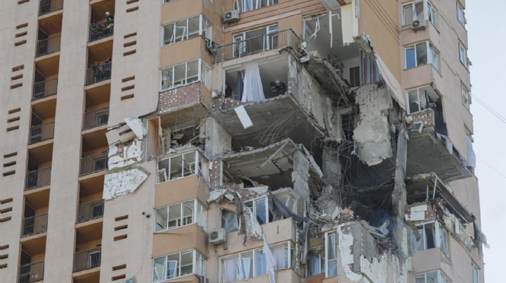 ÚLTIMA HORA Rusia y Ucrania: Un misil impacta contra edificio en Kiev (VIDEO)