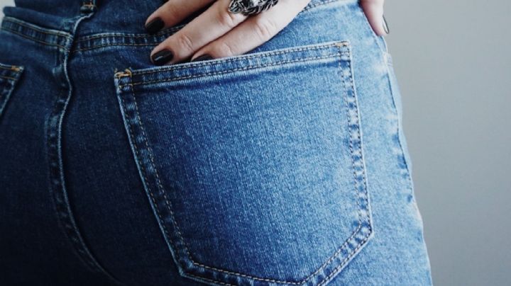 5 errores que debes evitar al usar jeans después de los 40