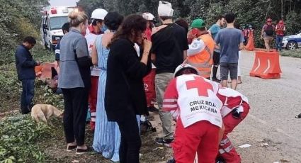 Vuelca autobús de pasajeros en carretera Mérida-Cancún; hay al menos 8 muertos