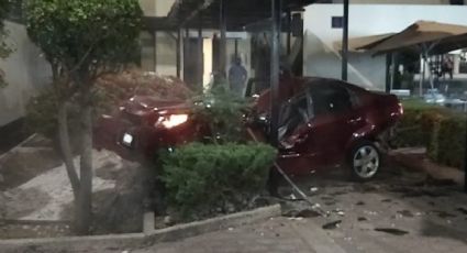 CDMX: auto cae desde un tercer piso en la Universidad La Salle