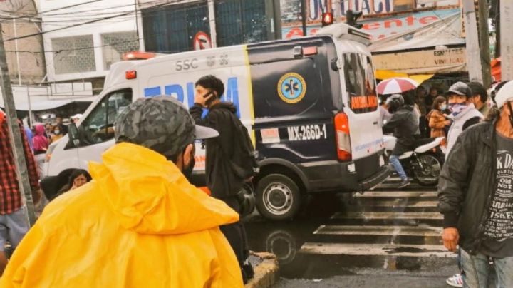 Camioneta atropella a 5 personas en avenida Tláhuac tras subirse a la banqueta