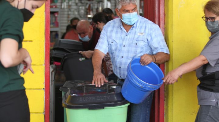 Escasez de agua en Monterrey: Reportan robo de botes de basura para almacenarla