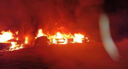 Incendio consume ¡1,000 autos! en corralón de Nuevo León