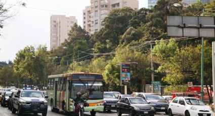 Unidad de transporte público choca en calzada Tlalpan; reportan heridos