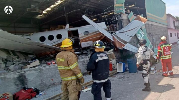 (VIDEO) Avioneta cae sobre tienda Aurrerá en Temixco; hay 3 muertos