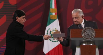 ¿Quiénes son los "informantes" de AMLO? Choferes, chefs, meseros de "fifís", dice