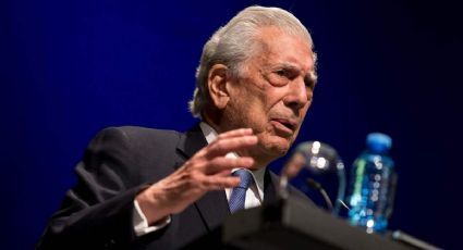 Vargas Llosa es hospitalizado en Madrid por COVID