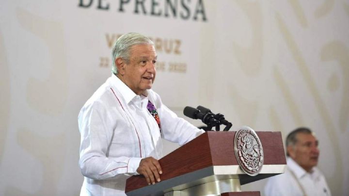 AMLO cita a Derbez y Lafourcade por Tren Maya: convoca a artistas el lunes en Palacio