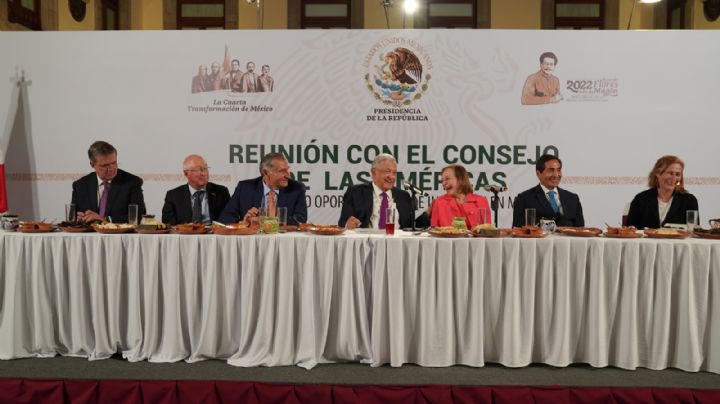 AMLO arma "comilona" nocturna con empresarios de EU