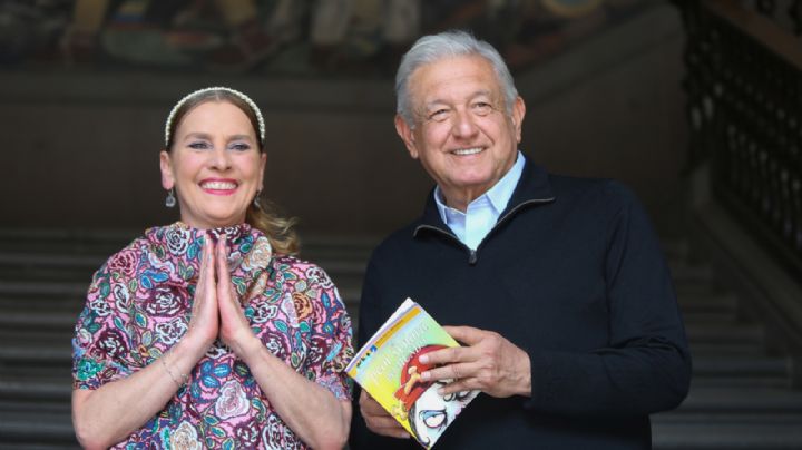 (VIDEO) AMLO y Beatriz Gutiérrez festejan el día del niño leyendo un cuento