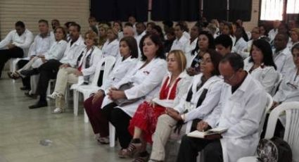 Califican como incongruente traer médicos cubanos a México