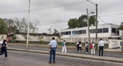 Universitarios piden tope frente a la facultad de Medicina para evitar charcos