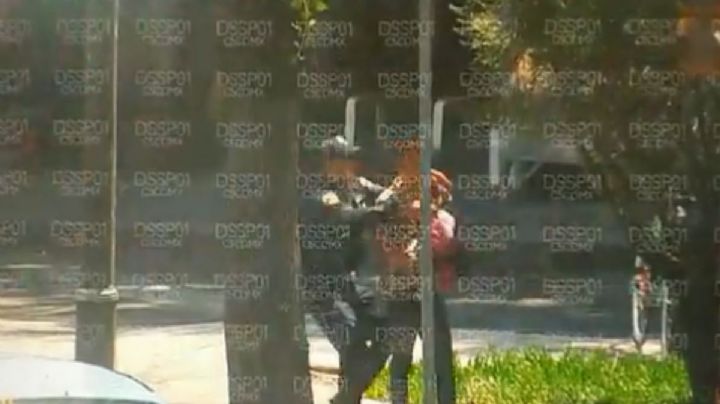 (VIDEO) Detienen al hombre que golpeó a un menor en taquería de CDMX