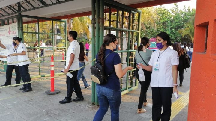 Miles de jóvenes presentan examen de admisión a la Universidad Veracruzana