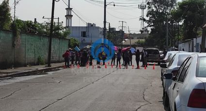 Padres de familia exigen apoyos para escuela de Antorcha Campesina