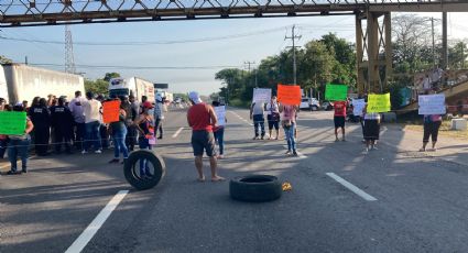 Bloquean carretera Villahermosa - Frontera