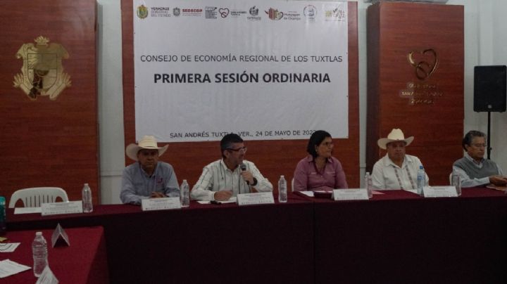 Entrega SEDECOP dispositivos de cobro a MiPyMEs de Los Tuxtlas; renueva Consejo de Economía Regional