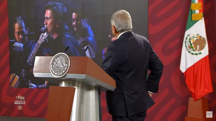 (VIDEO) AMLO se vuelve 'fan' de Tigres del Norte: otro corrido en la mañanera