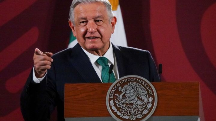 AMLO no se 'queda atrás': felicita a 'Checo' y al Atlas