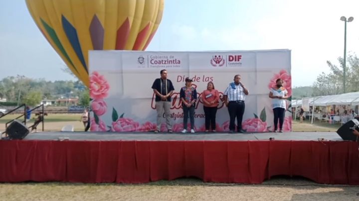 Celebran a las mamás de Coatzintla con globos aerostáticos